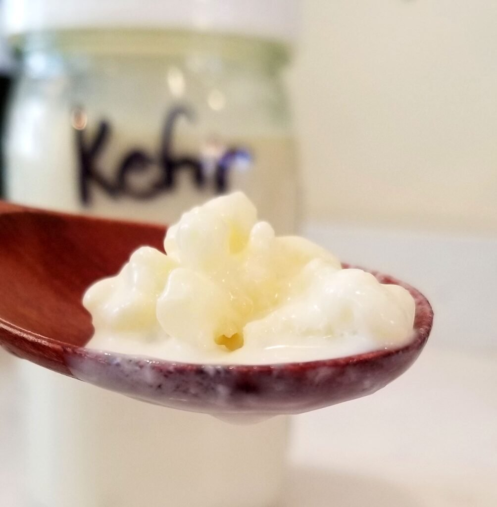 What is milk kefir, the benefits, and how to make it. www.curingvision.com #milkkefir #guthealth #curingvision